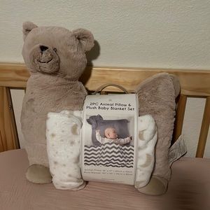 NWT 2 PC Manhattan Kids Animal Pillow & Plush Baby Blanket Set